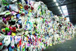 <Foto: Leichtverpackungen_QCP> QCP, the recycling company, procures its raw materials from the yellow bag collection system in Germany and its counterpart in the Netherlands (photo: QCP).